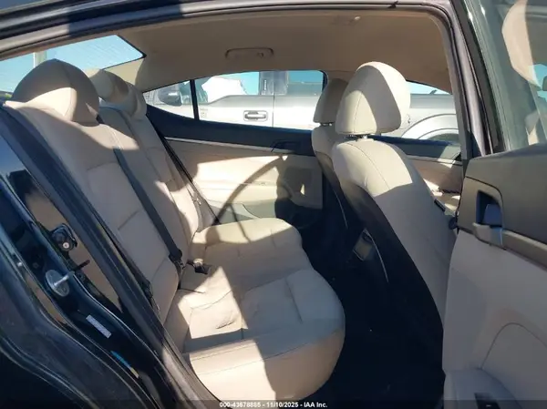 KMHD74LF3HU223864 2017 HYUNDAI ELANTRA - Image 8