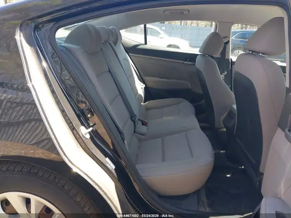 KMHD74LF3HU321289 2017 HYUNDAI ELANTRA - Image 8