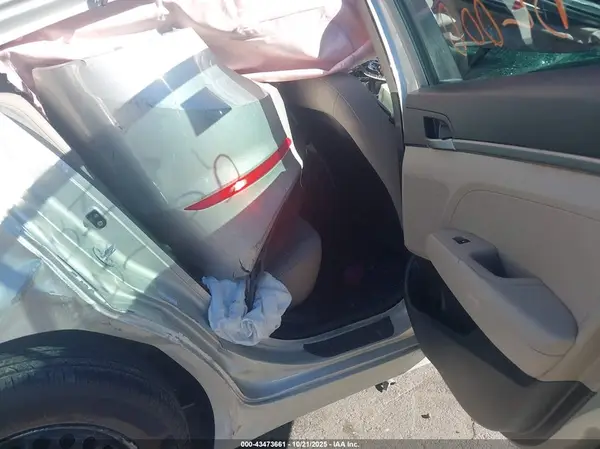 KMHD74LF3HU357371 2017 HYUNDAI ELANTRA - Image 8