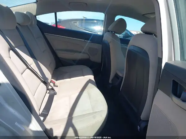 KMHD74LF3HU390239 2017 HYUNDAI ELANTRA - Image 8