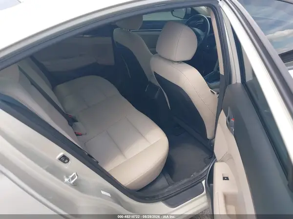 KMHD74LF3HU391763 2017 HYUNDAI ELANTRA - Image 8