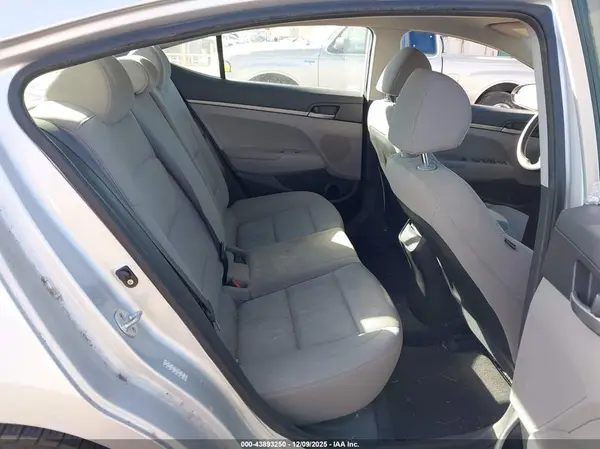 KMHD74LF3HU396817 2017 HYUNDAI ELANTRA - Image 8