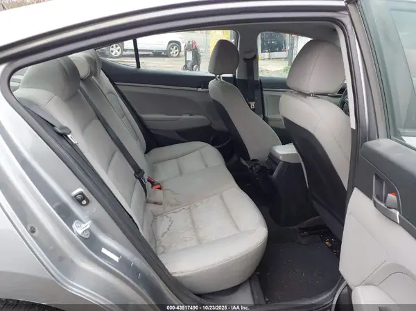 KMHD74LF3HU423823 2017 HYUNDAI ELANTRA - Image 8