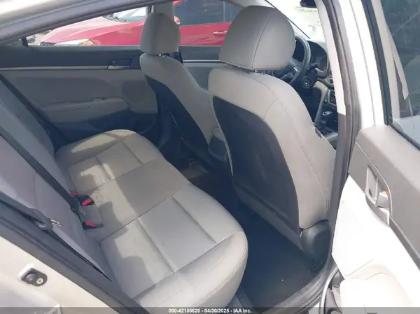 KMHD74LF3JU504083 2018 HYUNDAI ELANTRA - Image 8