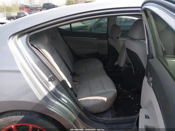KMHD74LF3JU523958 2018 HYUNDAI ELANTRA - Image 8