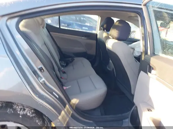 KMHD74LF3JU565790 2018 HYUNDAI ELANTRA - Image 8