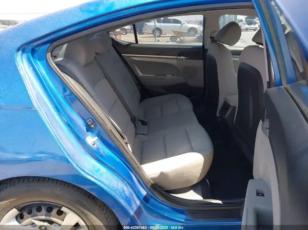 KMHD74LF4HU067110 2017 HYUNDAI ELANTRA - Image 8