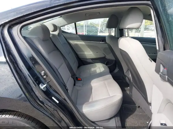 KMHD74LF4HU068399 2017 HYUNDAI ELANTRA - Image 8
