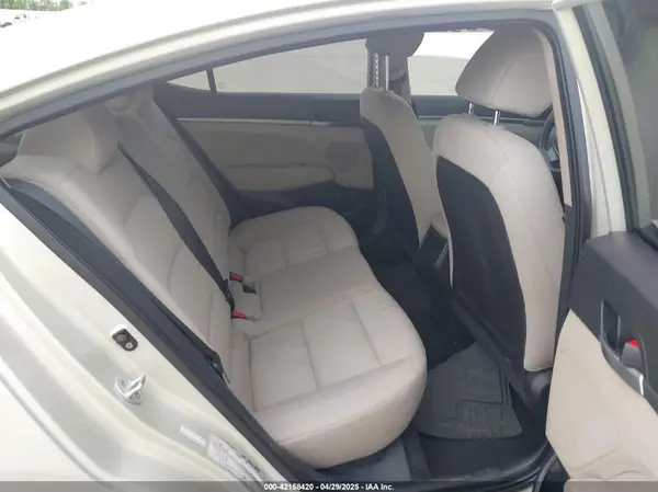 KMHD74LF4HU072081 2017 HYUNDAI ELANTRA - Image 8