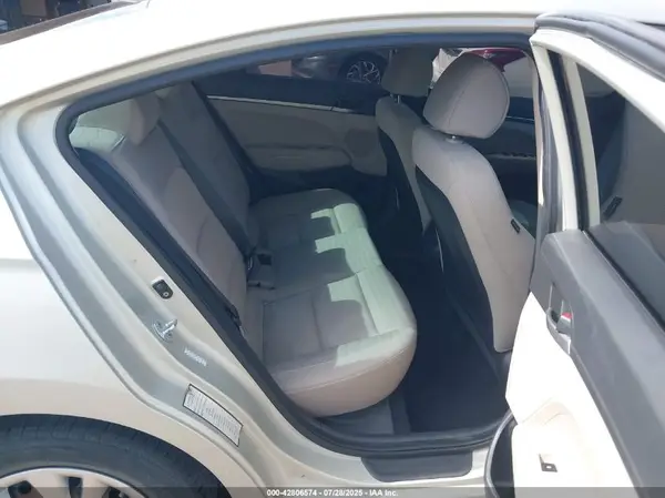 KMHD74LF4HU087437 2017 HYUNDAI ELANTRA - Image 8