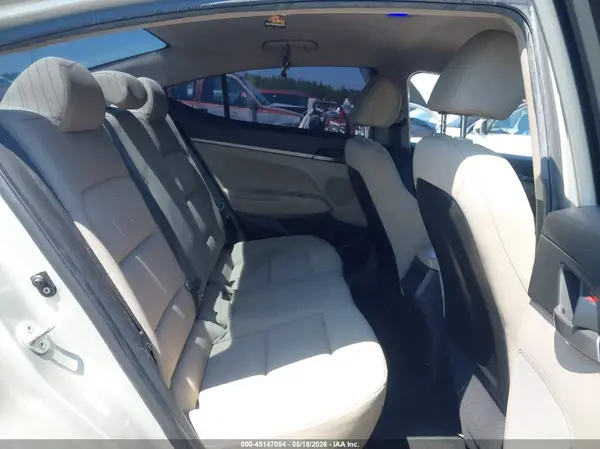 KMHD74LF4HU094422 2017 HYUNDAI ELANTRA - Image 8