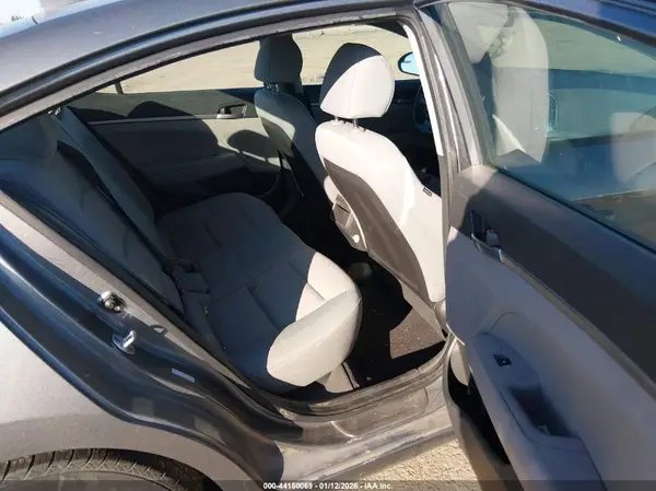 KMHD74LF4HU109260 2017 HYUNDAI ELANTRA - Image 8