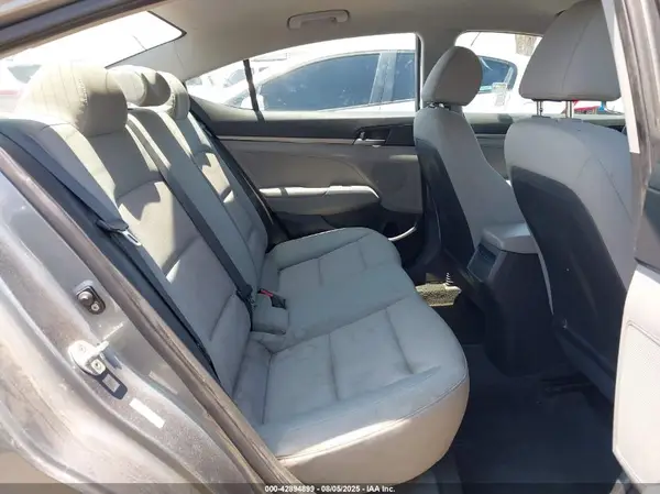 KMHD74LF4HU113289 2017 HYUNDAI ELANTRA - Image 8