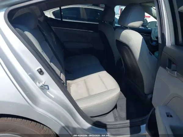 KMHD74LF4HU119819 2017 HYUNDAI ELANTRA - Image 8