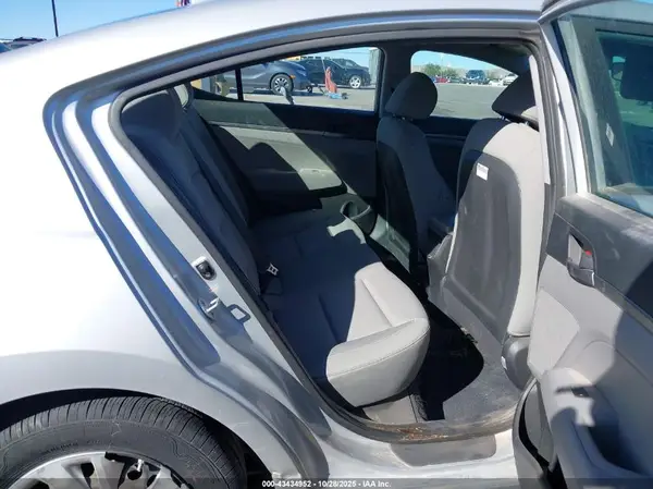 KMHD74LF4HU156255 2017 HYUNDAI ELANTRA - Image 8