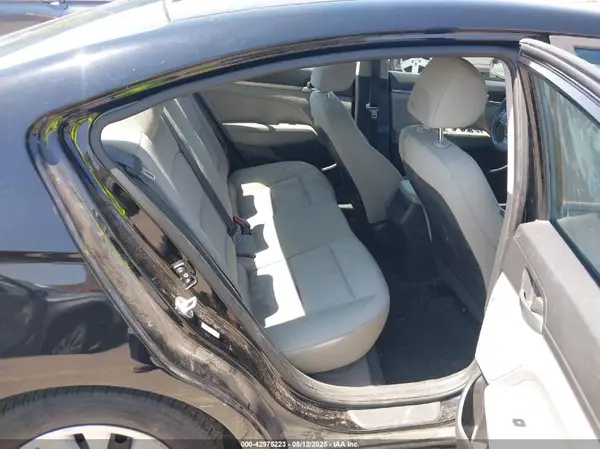 KMHD74LF4HU164517 2017 HYUNDAI ELANTRA - Image 8