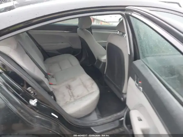KMHD74LF4HU164520 2017 HYUNDAI ELANTRA - Image 8
