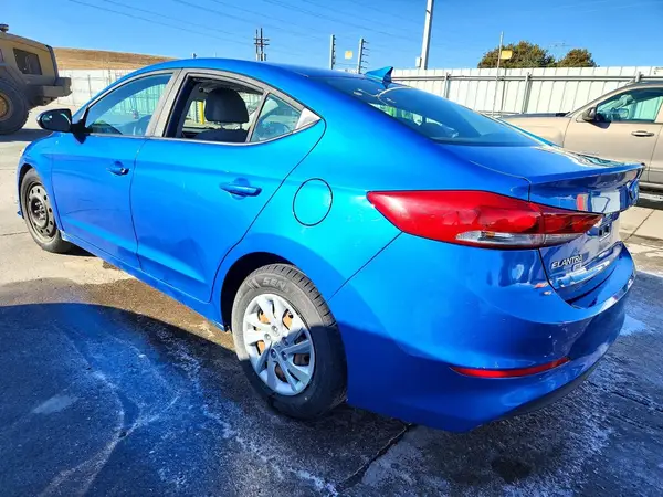 KMHD74LF4HU406979 2017 HYUNDAI ELANTRA - Image 2