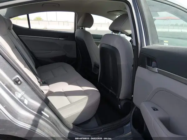 KMHD74LF4HU417450 2017 HYUNDAI ELANTRA - Image 8