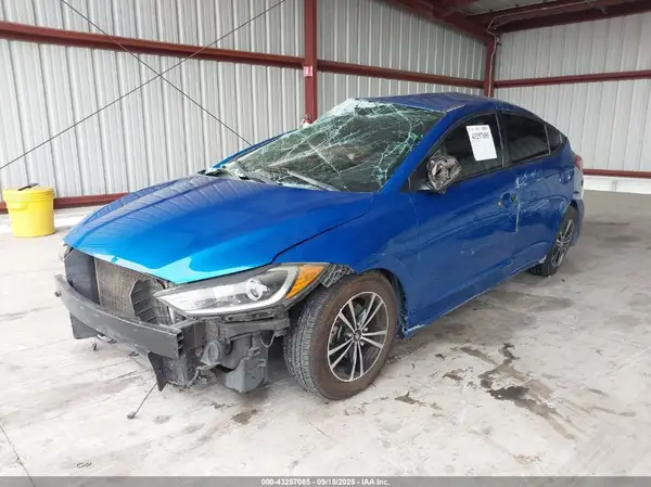 KMHD74LF4HU417688 2017 HYUNDAI ELANTRA - Image 2