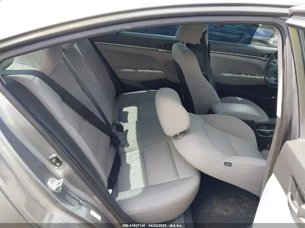 KMHD74LF4HU421224 2017 HYUNDAI ELANTRA - Image 8