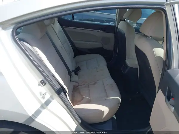 KMHD74LF4HU421563 2017 HYUNDAI ELANTRA - Image 8