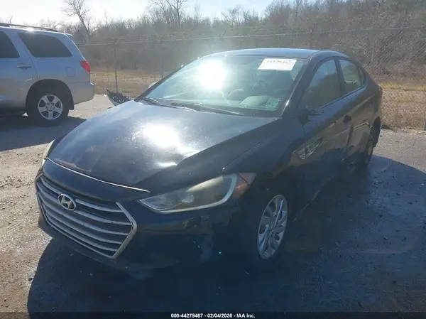 KMHD74LF4HU422177 2017 HYUNDAI ELANTRA - Image 2
