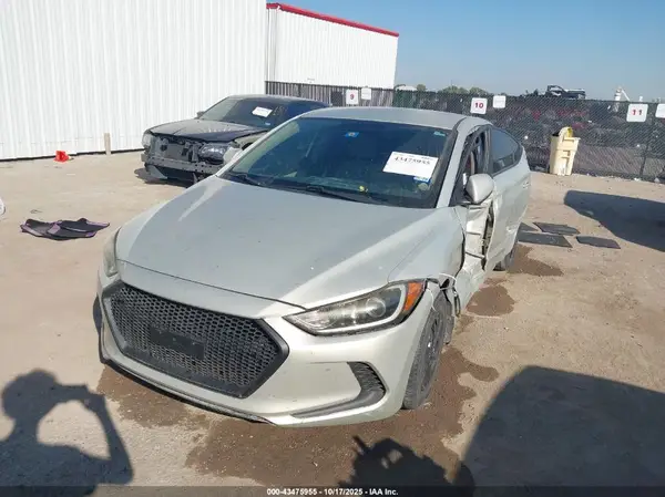 KMHD74LF4HU430070 2017 HYUNDAI ELANTRA - Image 2