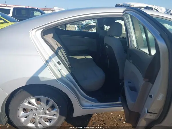 KMHD74LF4HU433096 2017 HYUNDAI ELANTRA - Image 8