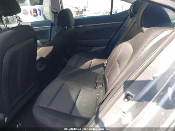 KMHD74LF4JU572781 2018 HYUNDAI ELANTRA - Image 8