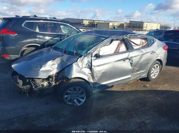 KMHD74LF4JU607187 2018 HYUNDAI ELANTRA - Image 2