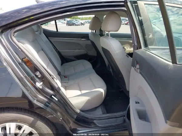 KMHD74LF5HU084689 2017 HYUNDAI ELANTRA - Image 8