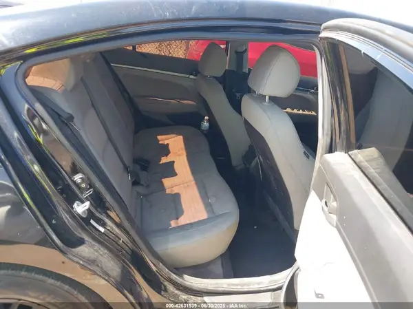 KMHD74LF5HU095899 2017 HYUNDAI ELANTRA - Image 8