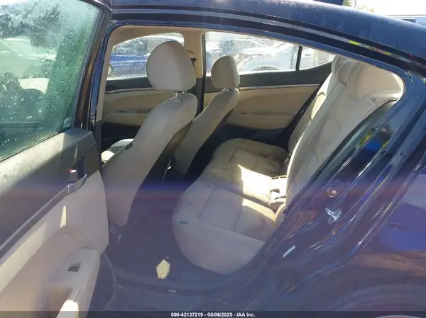 KMHD74LF5HU122504 2017 HYUNDAI ELANTRA - Image 8
