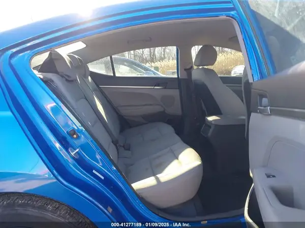 KMHD74LF5HU123071 2017 HYUNDAI ELANTRA - Image 8