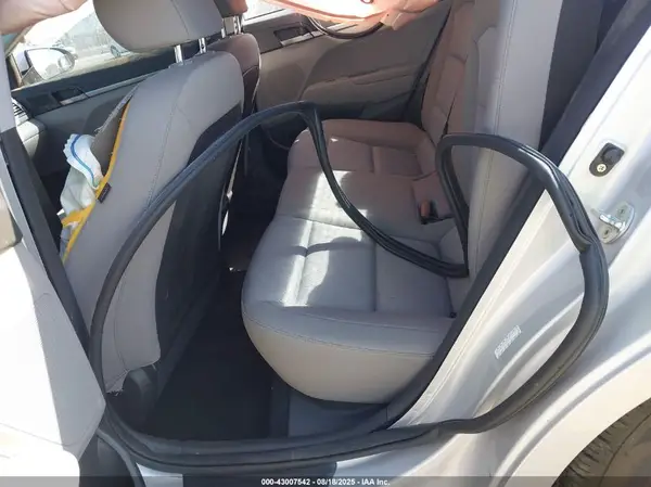 KMHD74LF5HU326820 2017 HYUNDAI ELANTRA - Image 8