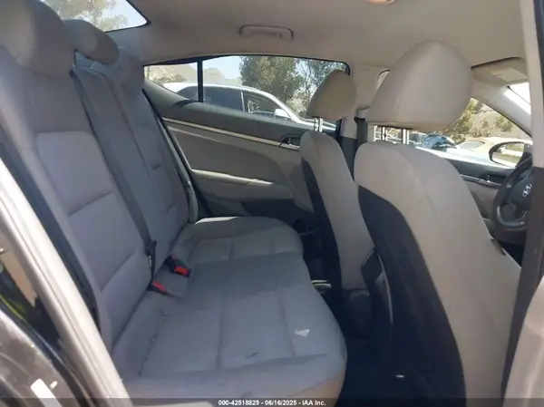 KMHD74LF5HU347490 2017 HYUNDAI ELANTRA - Image 8