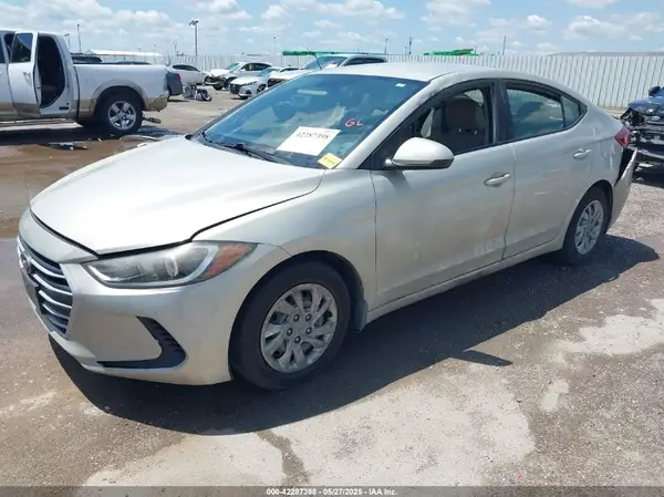 KMHD74LF5HU370946 2017 HYUNDAI ELANTRA - Image 2