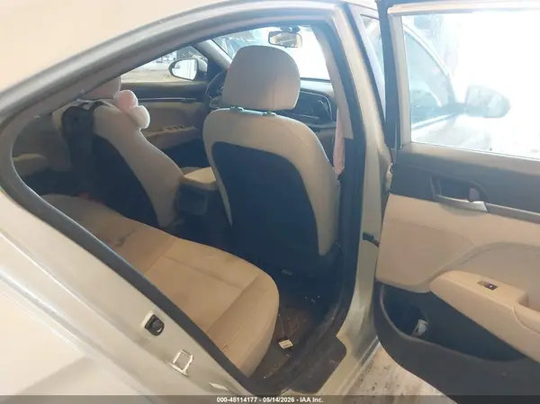 KMHD74LF5HU370963 2017 HYUNDAI ELANTRA - Image 8