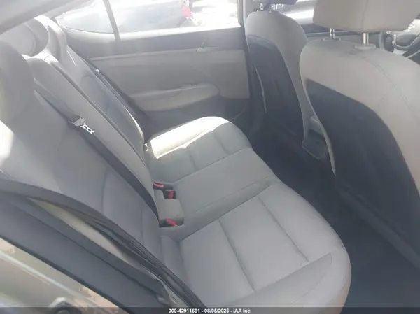 KMHD74LF5HU403878 2017 HYUNDAI ELANTRA - Image 8