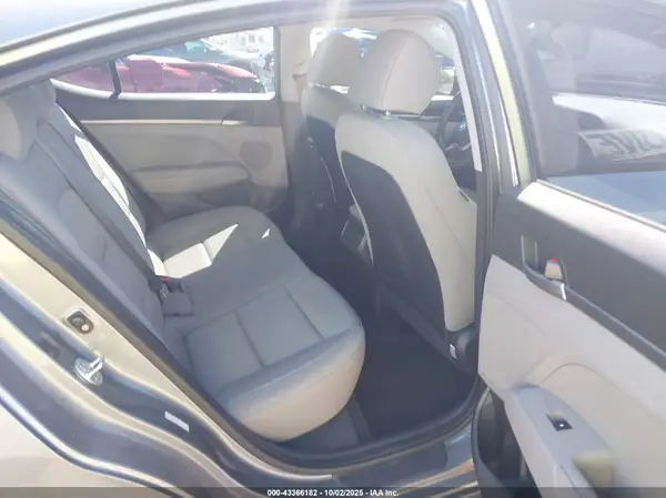KMHD74LF5HU407400 2017 HYUNDAI ELANTRA - Image 8