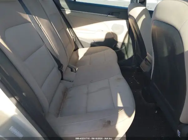 KMHD74LF5HU428487 2017 HYUNDAI ELANTRA - Image 8