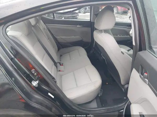 KMHD74LF5JU467800 2018 HYUNDAI ELANTRA - Image 8
