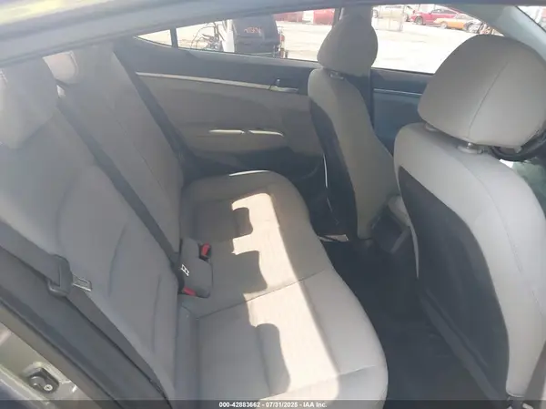 KMHD74LF6HU113584 2017 HYUNDAI ELANTRA - Image 8