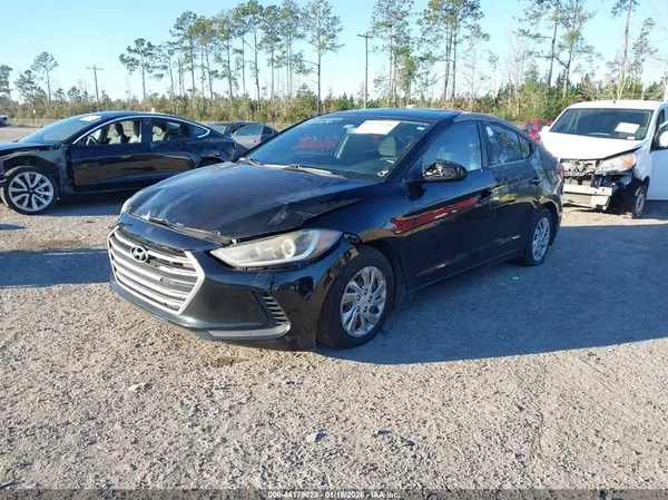 KMHD74LF6HU156063 2017 HYUNDAI ELANTRA - Image 2