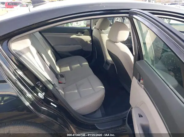 KMHD74LF6HU338023 2017 HYUNDAI ELANTRA - Image 8