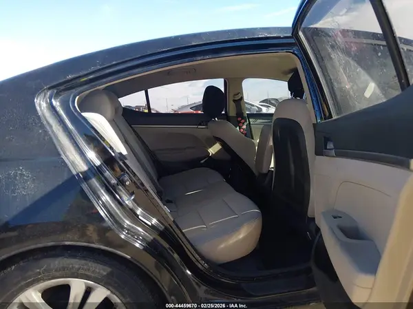 KMHD74LF6HU376464 2017 HYUNDAI ELANTRA - Image 8