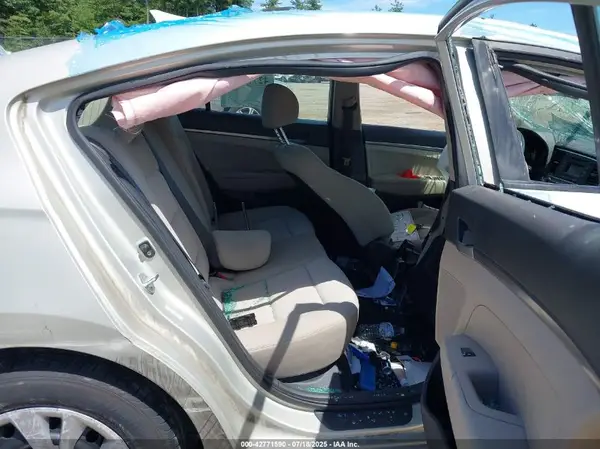 KMHD74LF6HU390283 2017 HYUNDAI ELANTRA - Image 8