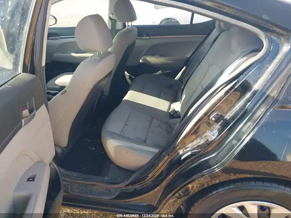 KMHD74LF6HU394883 2017 HYUNDAI ELANTRA - Image 8