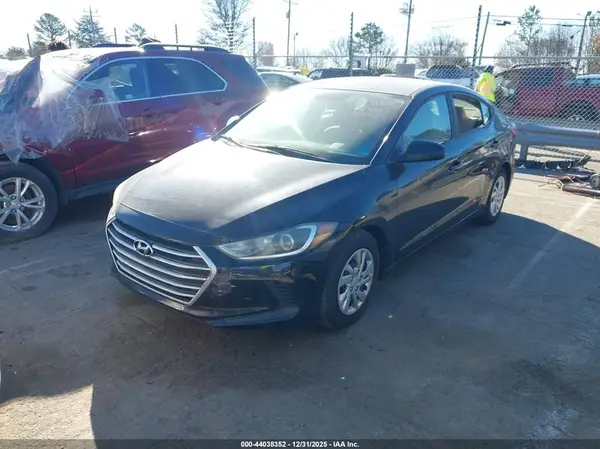 KMHD74LF6HU403131 2017 HYUNDAI ELANTRA - Image 2